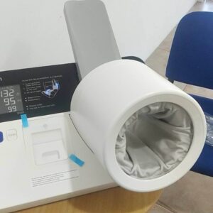 เครื่องวัดความดันโลหิตแบบสอดแขน Omron